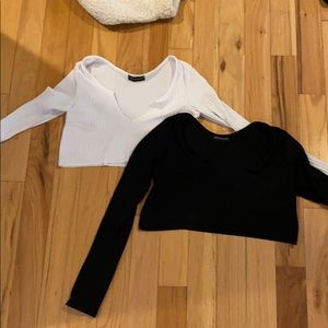 2-set black and white cropped ripped top
